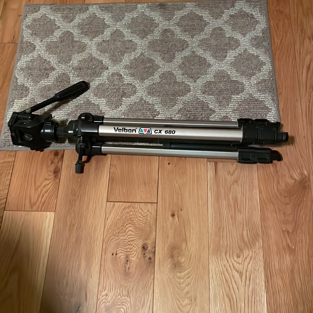 Camera tripod - Picture 2 of 3